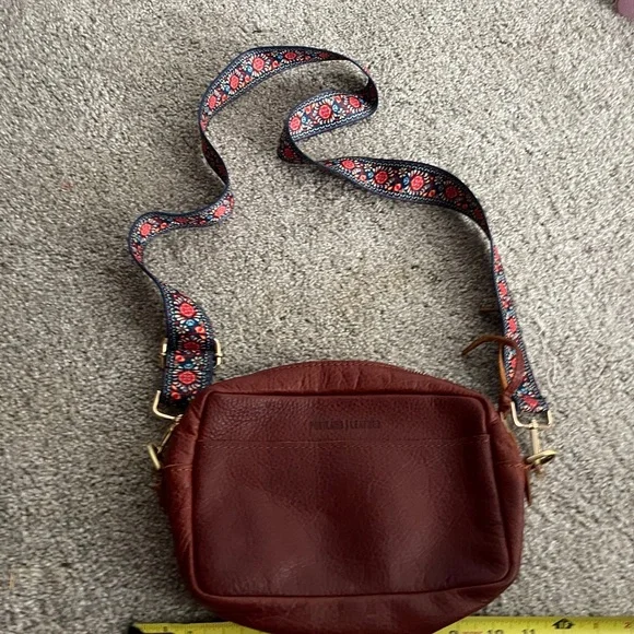 Portland Leather Crossbody Bag with Adjustable Strap - Picture 1 of 3